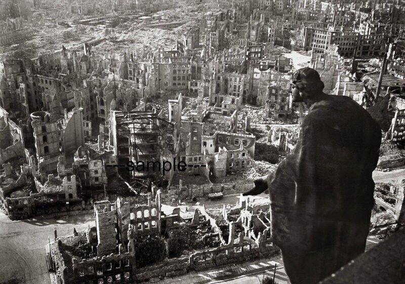 WW2 DRESDEN Germany AFTER THE BOMBING Photo (146-g )
