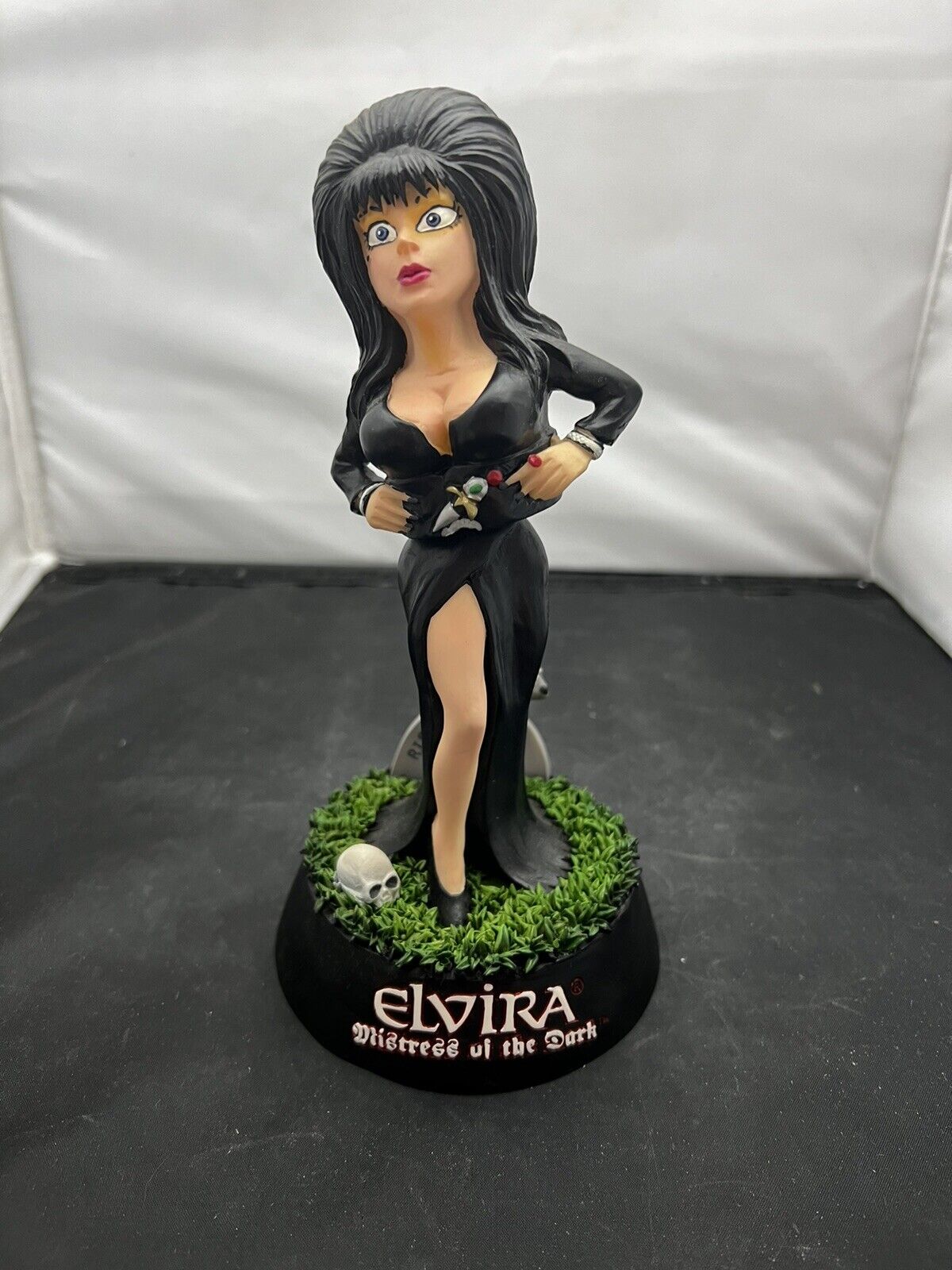 Rare 2003 ELVIRA Mistress of The Dark Bobble Figurine Nodder Queen B Strikezone