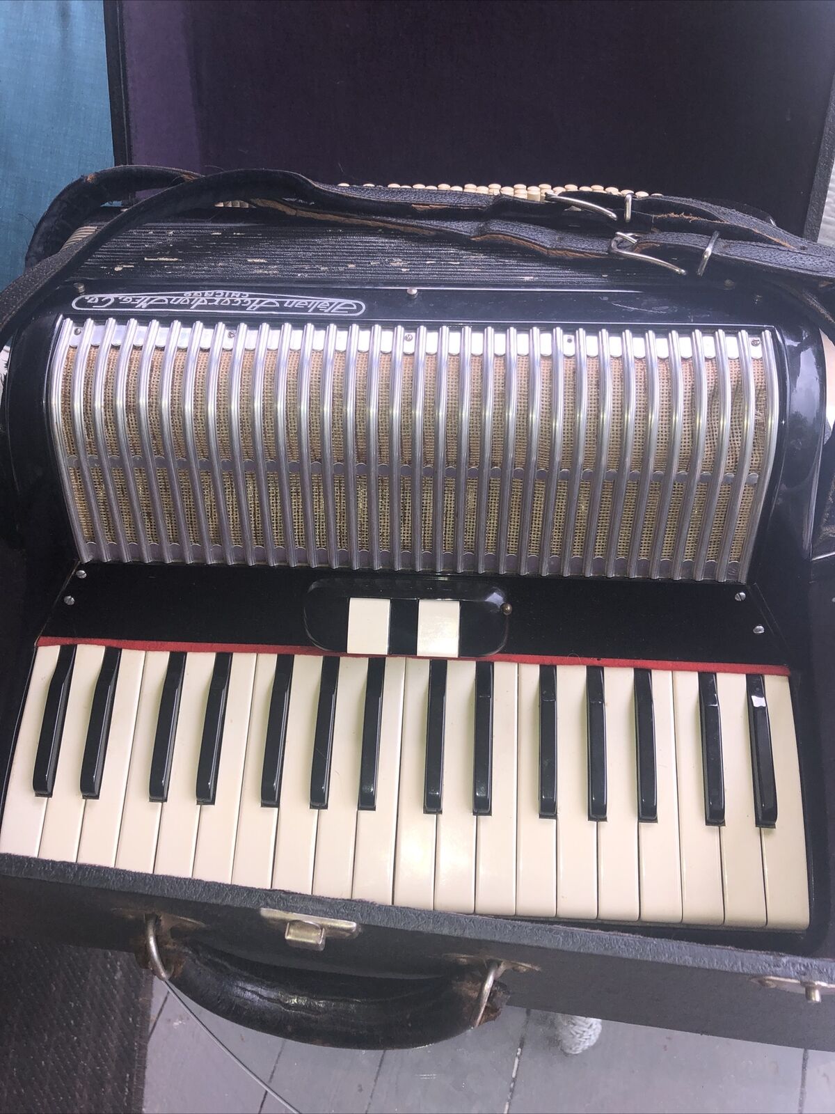 Accordion Vintage Italian Mfg Co w/ Case - MADE IN ITALY