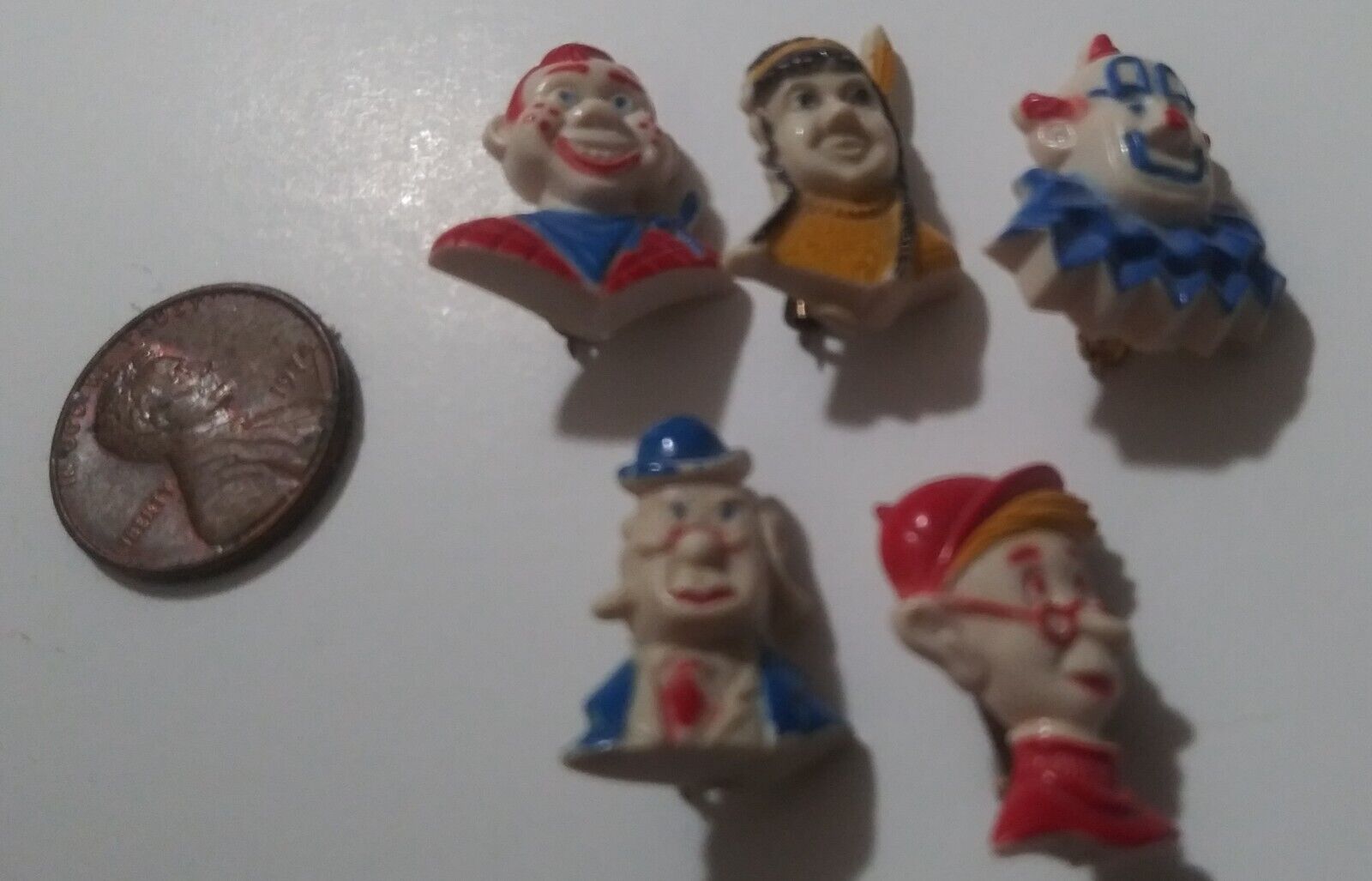 Vintage 1950's Howdy Doody Show Set of Pins Brooch Molded Plastic Red White Blue