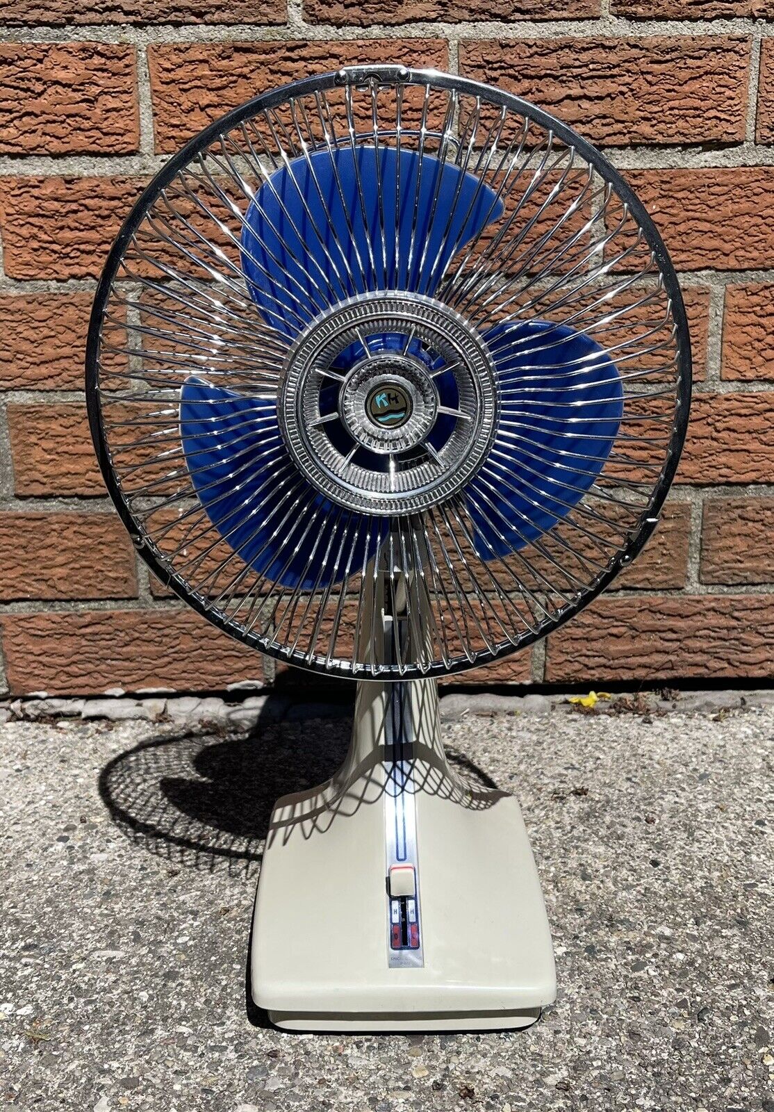 Vintage Kuo Horng KH-09 Oscillating Table Fan KH-09 2 Speed Blue Blade Tested