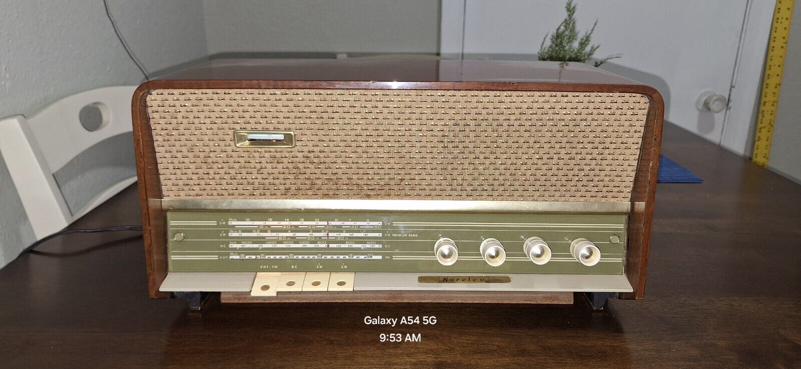 Early 1960's Phillips Norelco B3X08A Vintage Tube Radio UHF / FM / 2 SW 