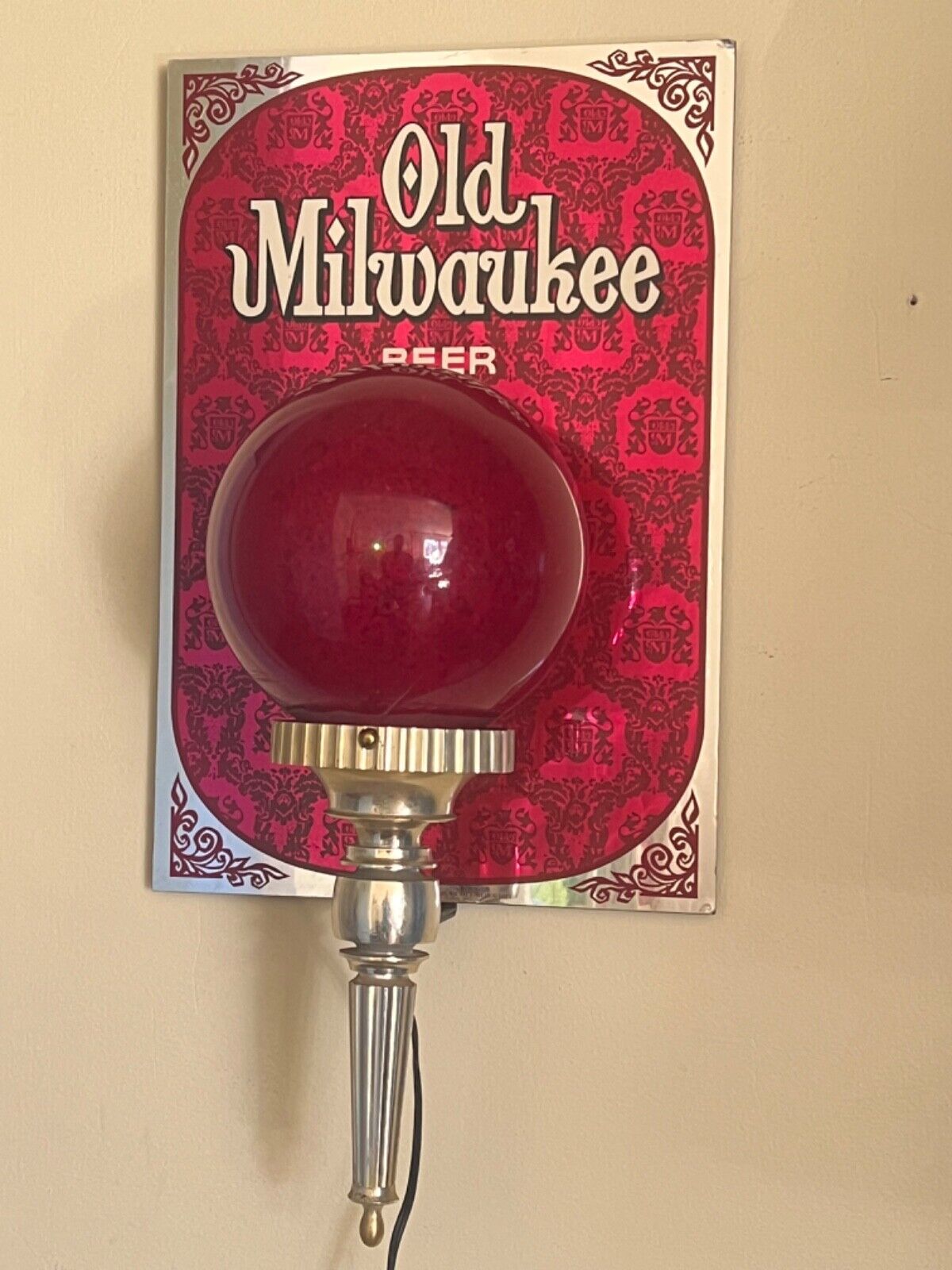 AWESOME OLD MILWAUKEE BEER LIGHT UP SIGN SCONCE WALL HANG
