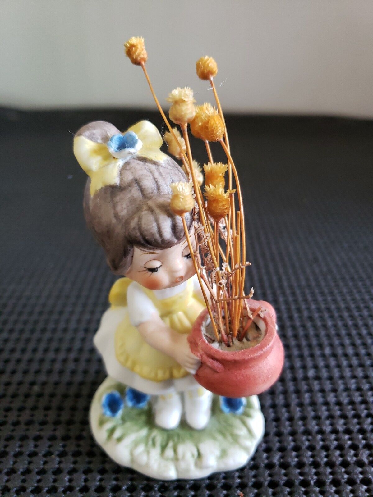 Seymour Mann Lovables Figurine Ceramic Garden Flower Pot 4\