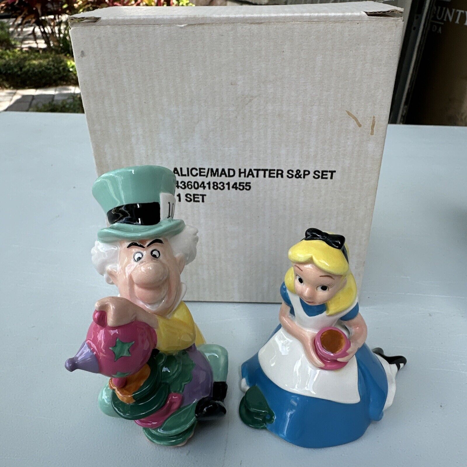 Disney\'s Alice in Wonderland & Mad Hatter Salt & Pepper Shakers New Box