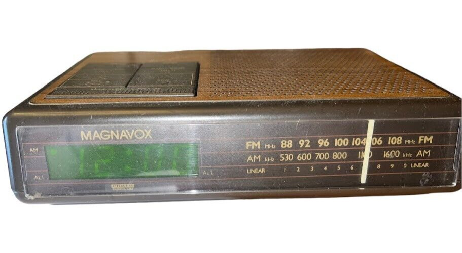 Vintage Retro Magnovox D3670/17X The Nightline Electric Radio Alarm Clock