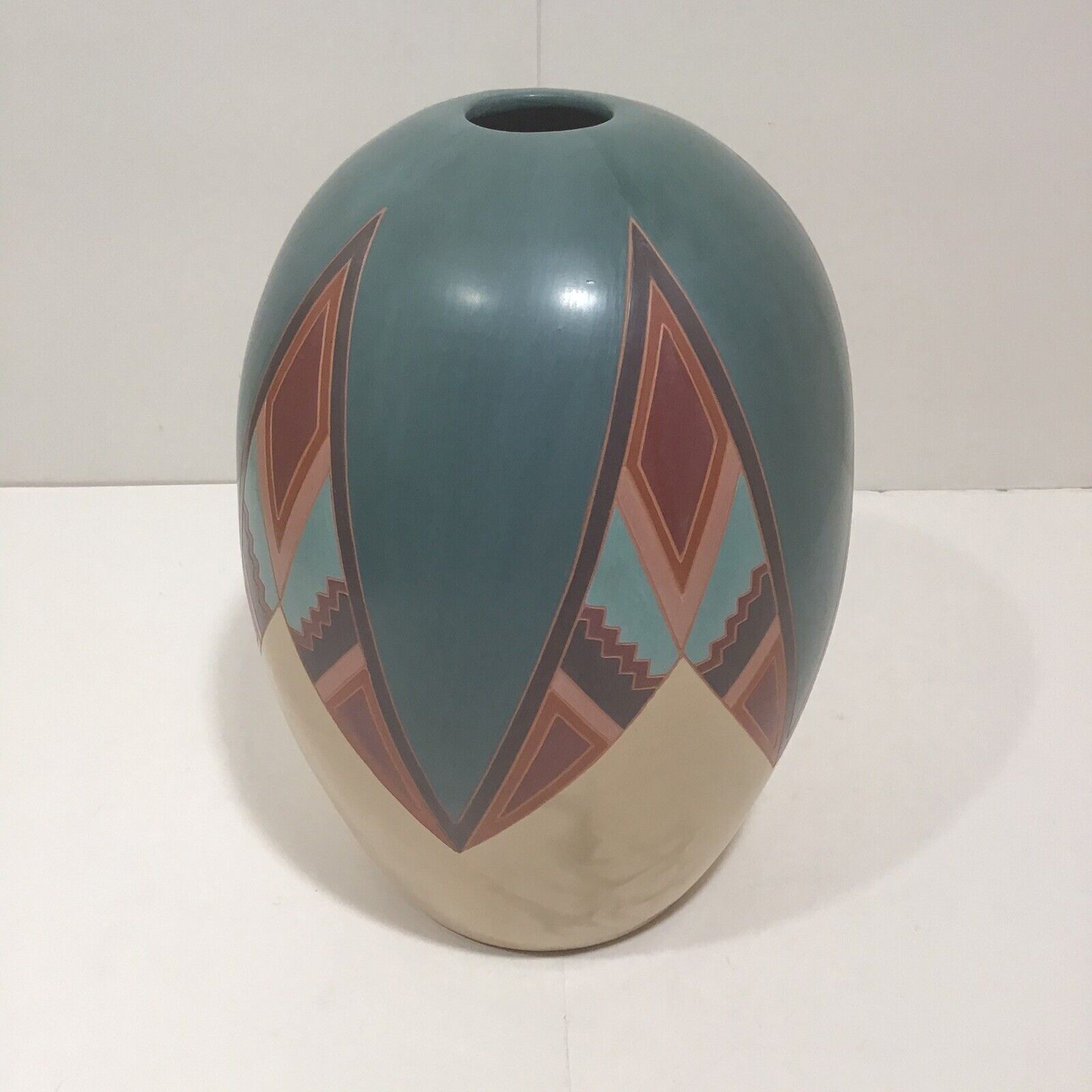 Vintage Native American Pottery Art Vase Signed Bill & Kicking Savage Excellent