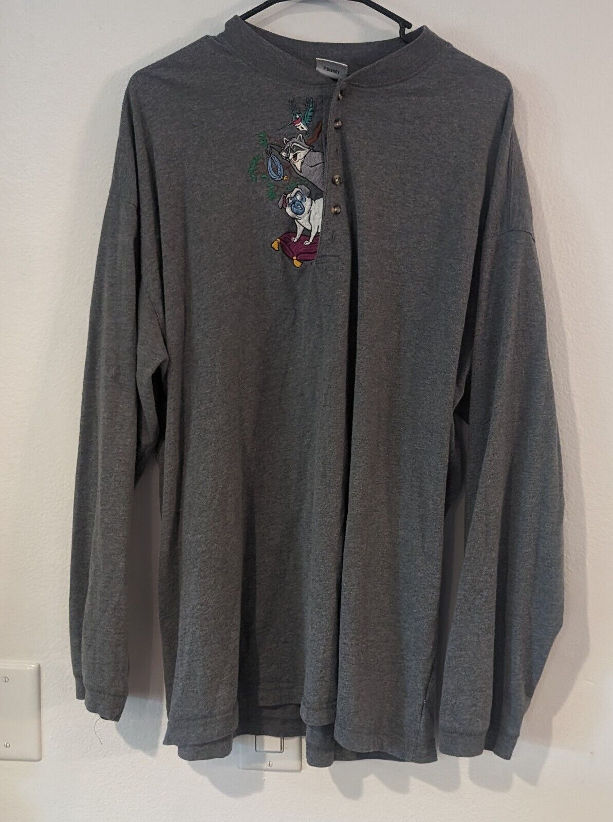Vintage 90’s Pocahontas Meeko Percy Disney Store Grey Embroidered Shirt Sz XXL