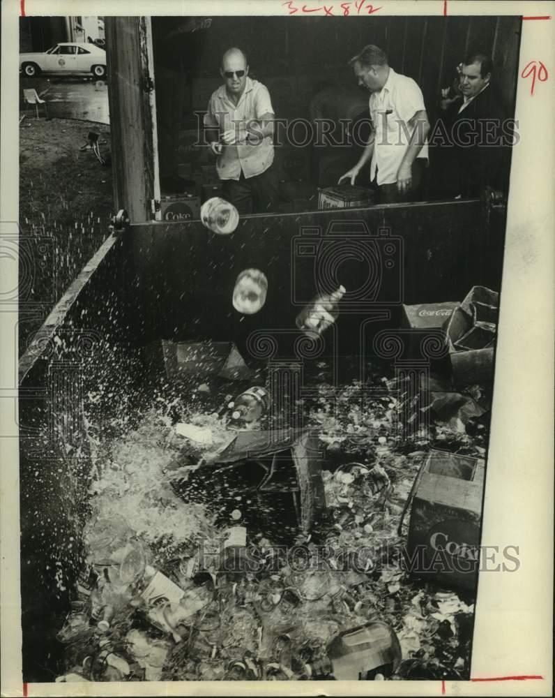 1968 Press Photo Moonshine destroyed by federal agents - hcx37716