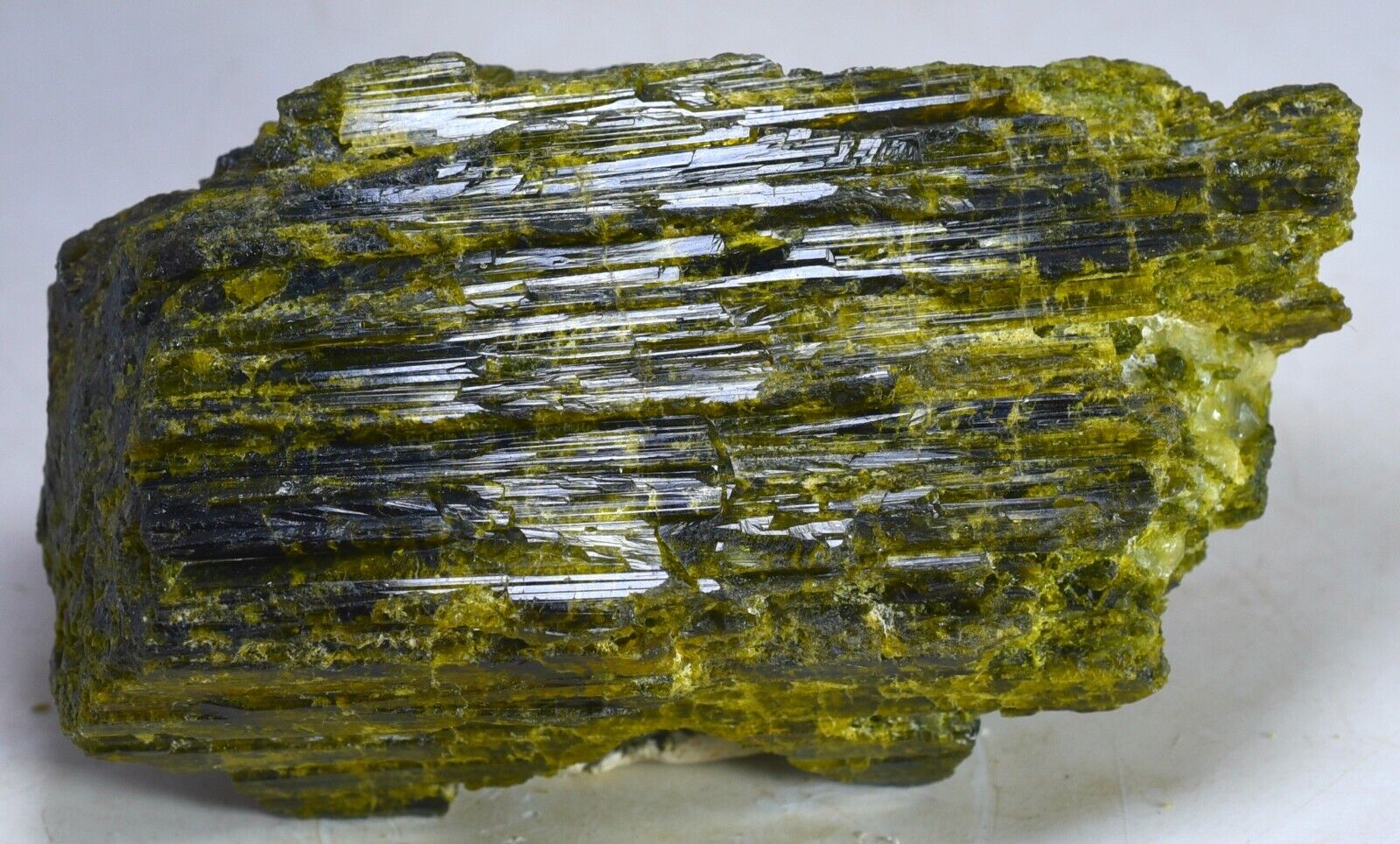 551 GM Spectacular Natural Green Epidote Crystal Mineral Specimen From Pakistan