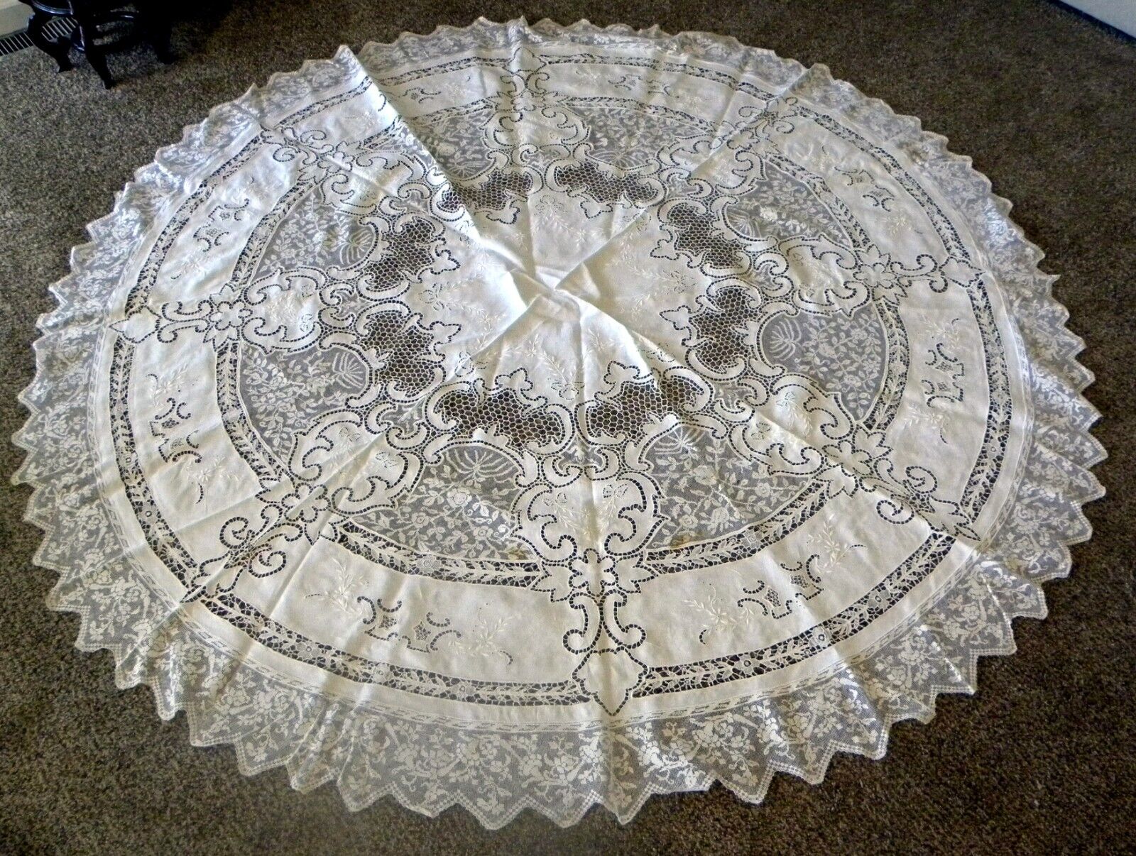 Extraordinary Round Antique White Handmade Lace Cut-work Tablecloth 81