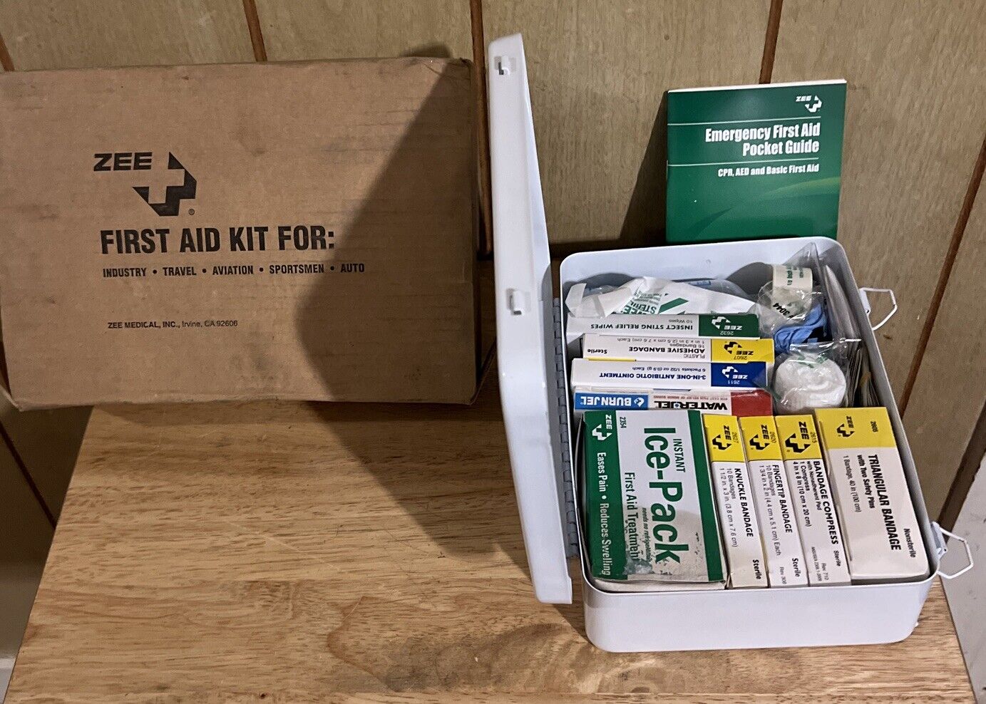Vintage Zee First Aid Kit , Large, White Metal, Zee Medical Kit No. 42 NOS