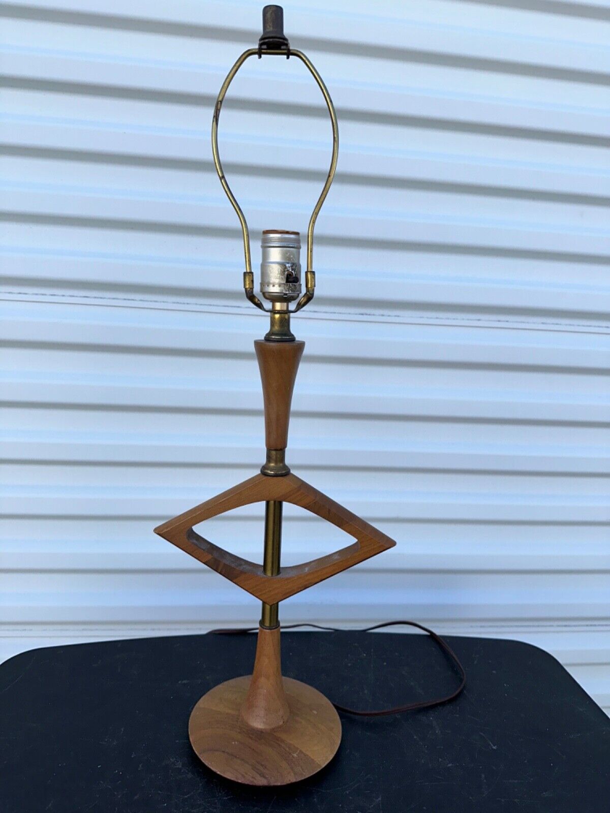 Vintage Unique Mid Century Modern Wood & Brass ‘Diamond Heart” 25” Table Lamp