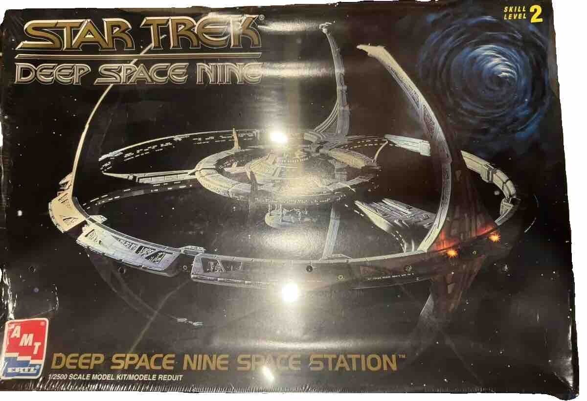 Star Trek Deep Space Nine Space Station Model Kit AMT/ERTL #8778, NIB, sealed.