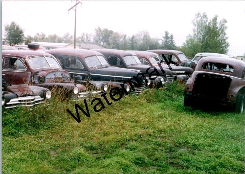 Junkyard junk rusty old vintage automobile car found photo 3.5x5\