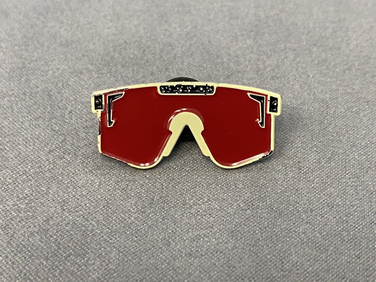 Chonchis Arizona Diamondbacks Red Sand Sunglasses Hat pin CapCon Exclusive Flaw