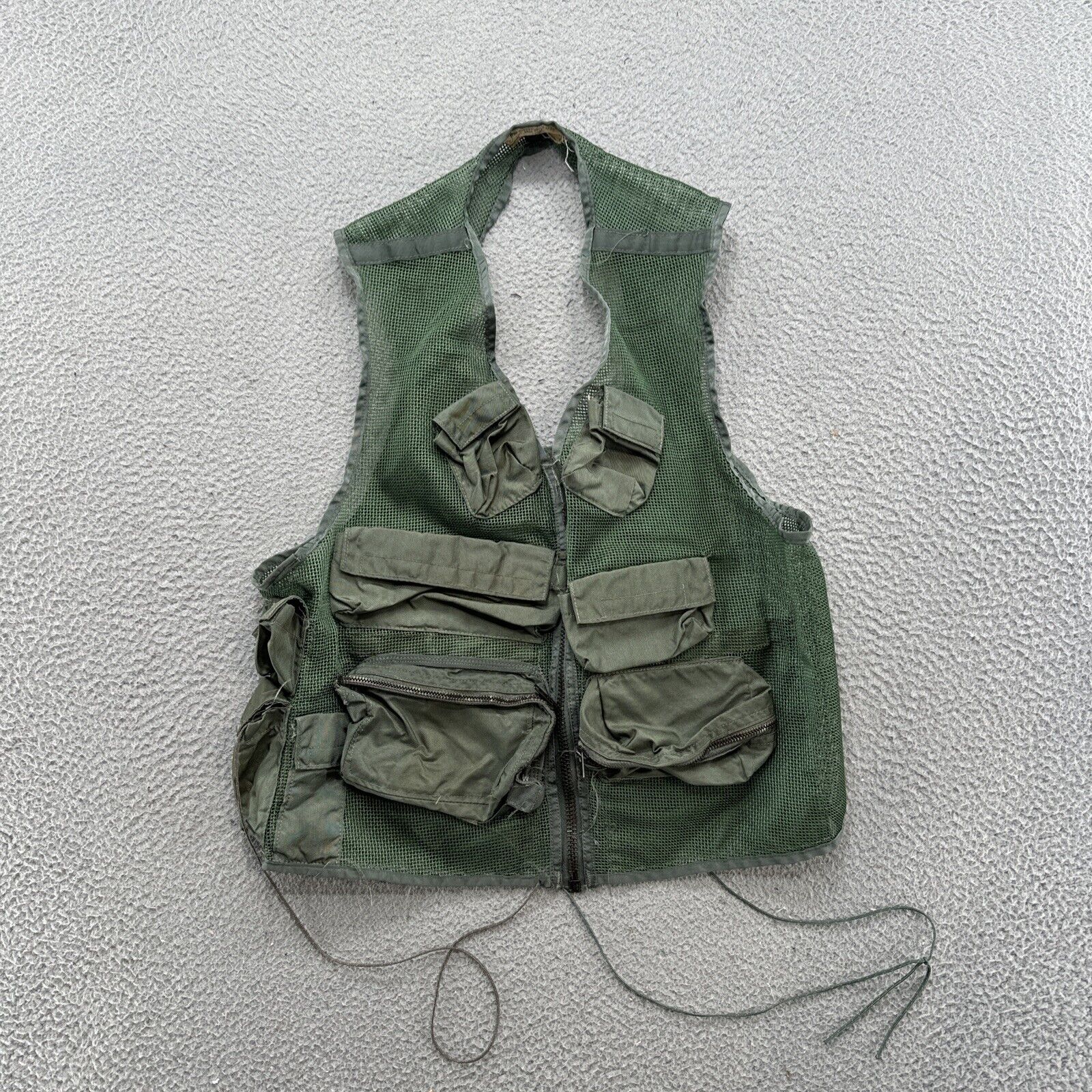 Vintage Greenbrier Military Mesh Survival Vest in Size Large Green Read