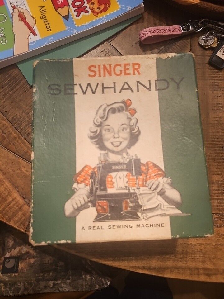 Vintage Singer Sewhandy Model 20 Sewing Machine for Children With Box. Beautiful