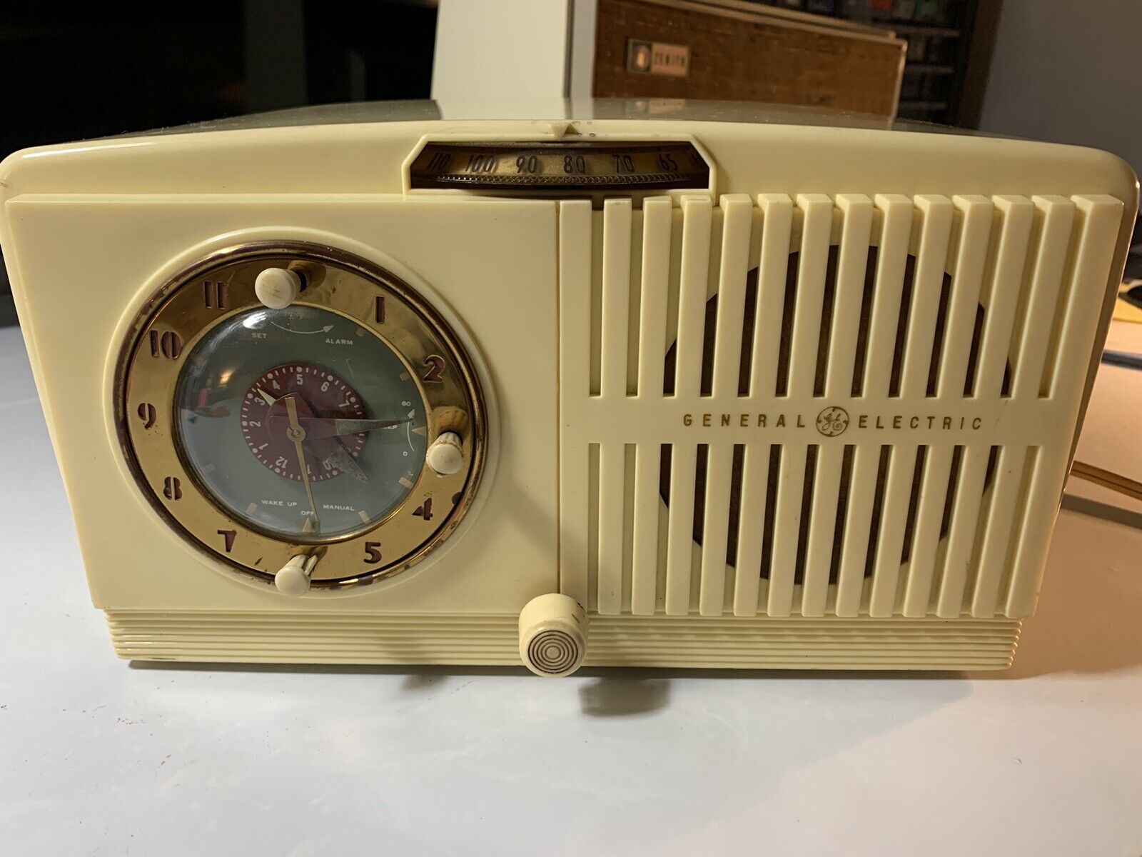 Vintage GE Radio Alarm Clock Model 516F, Ivory ,Radio works