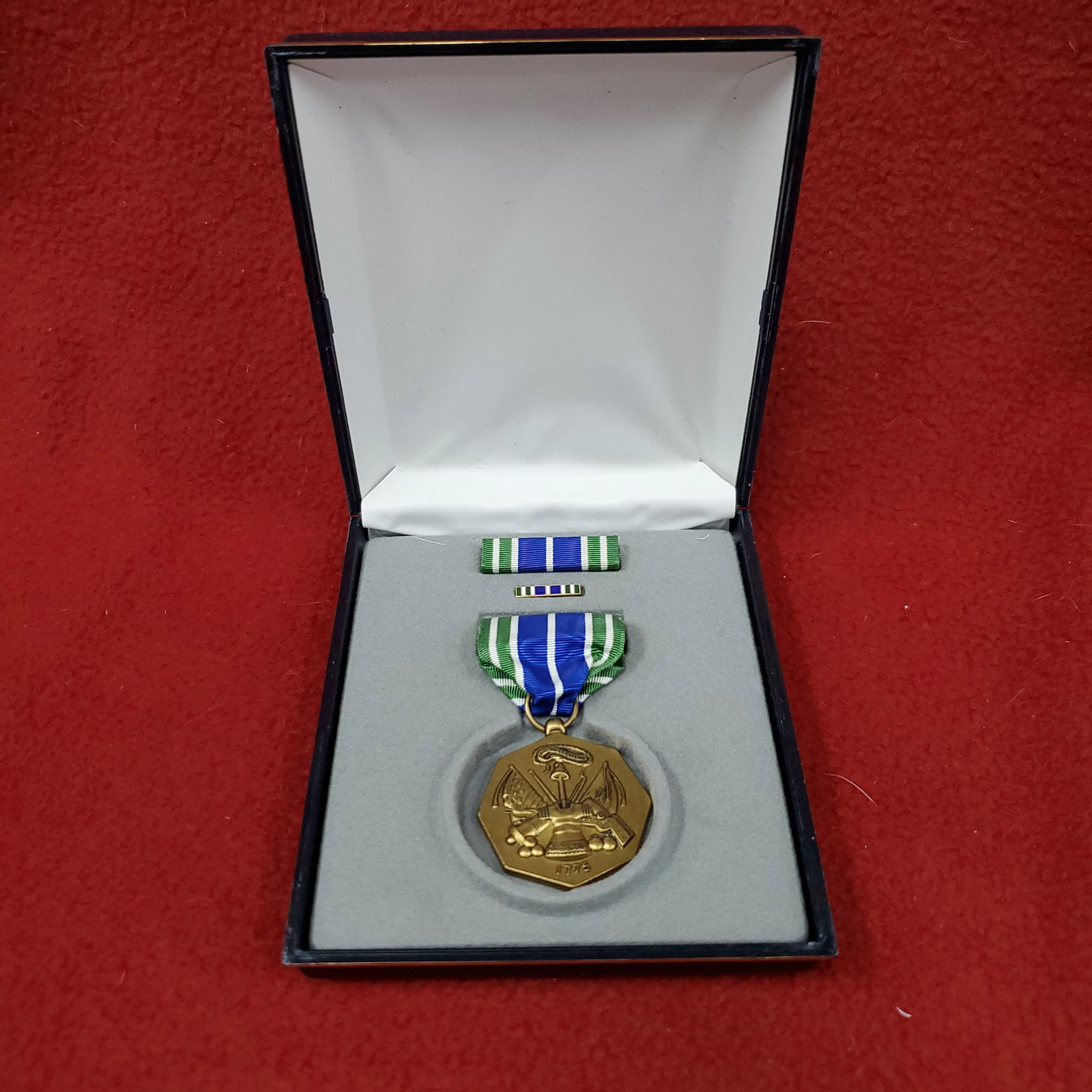 Vintage US Army Achievement Medal Lapel Pin Ribbon Box Set Army (dc22)