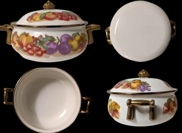 Vintage Lincoware Enamel 2qt Pot & Lid, Fruit Pattern, Brass Handles 7 3/4\