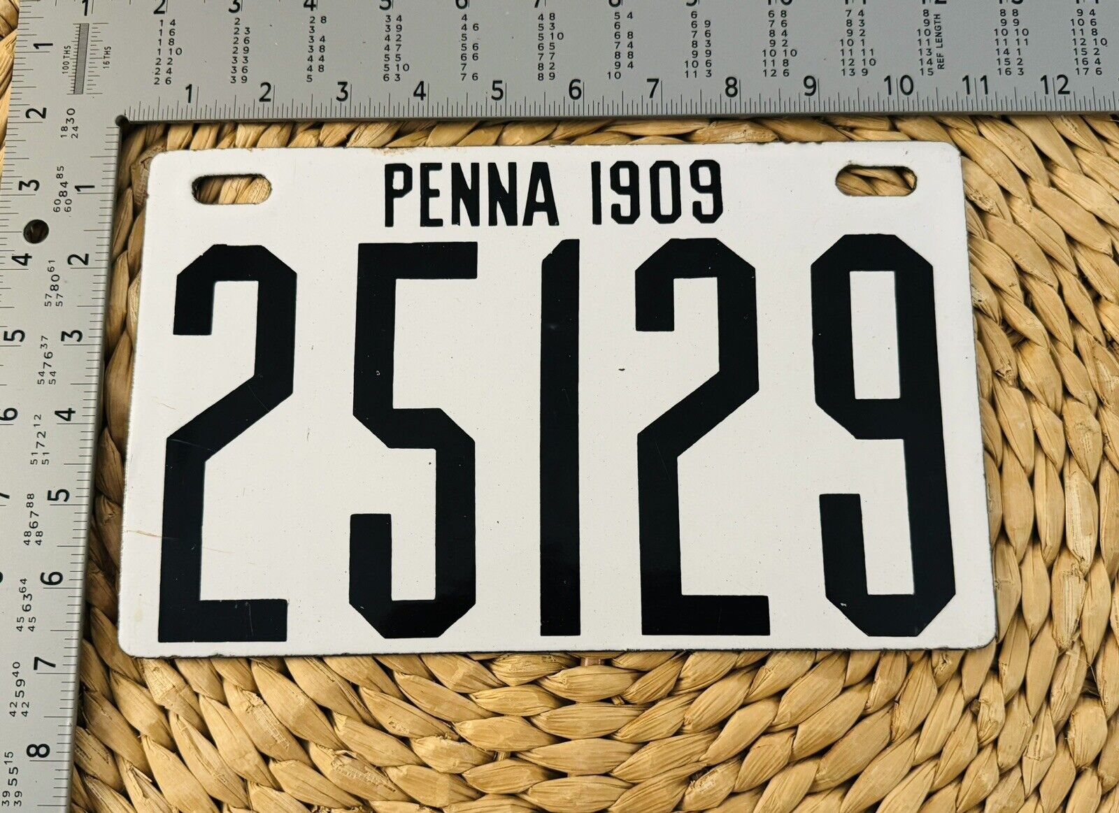 1909 Pennsylvania Porcelain License Plate 25129 ALPCA STERN CONSIGNMENT
