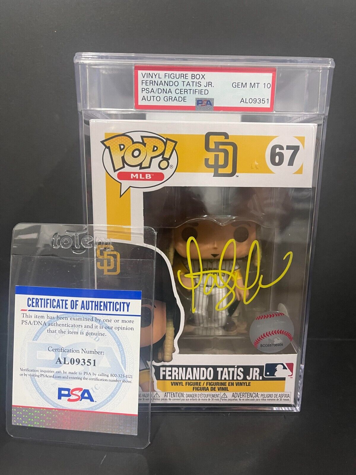 FUNKO POP MLB San Diego Padres - Fernando Tatis Jr. #67 Signed w/ PSA GM 10