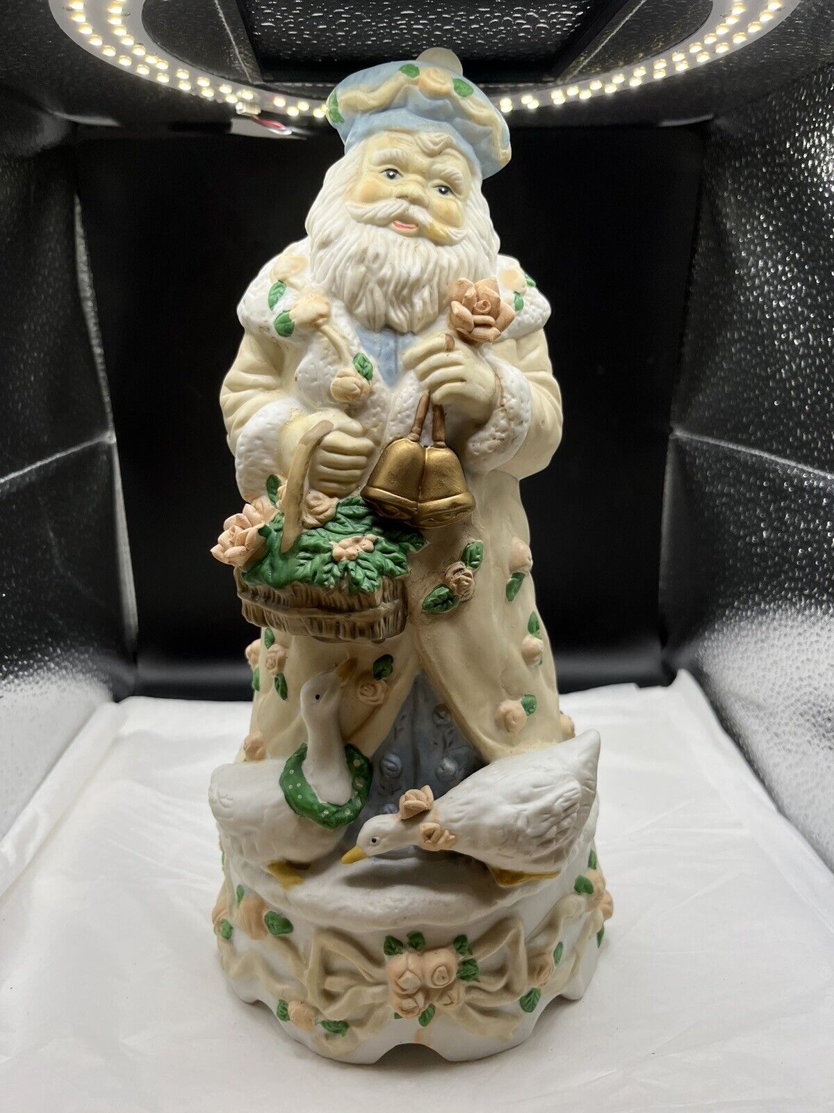 Vintage Old World Santa Music Box Plays Have Yourself A Merry Little Christmas. 