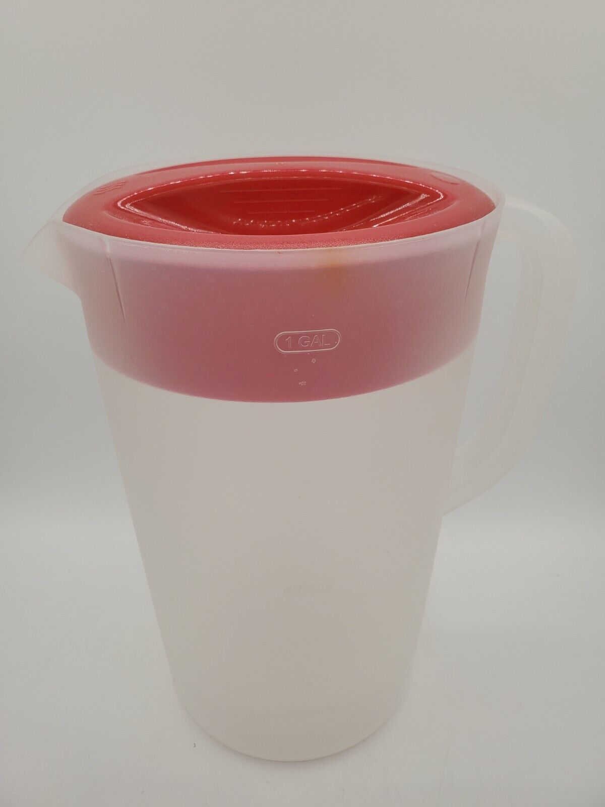 Vintage Rubbermaid 1A21-6 Classic 1 Gallon Frosted Plastic Pitcher with Red Lid