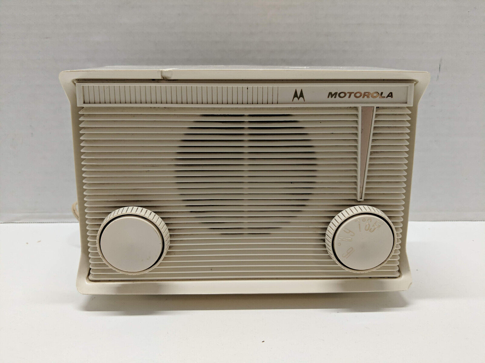 Vintage 1961 Motorola Model A15w AM Radio - Untested
