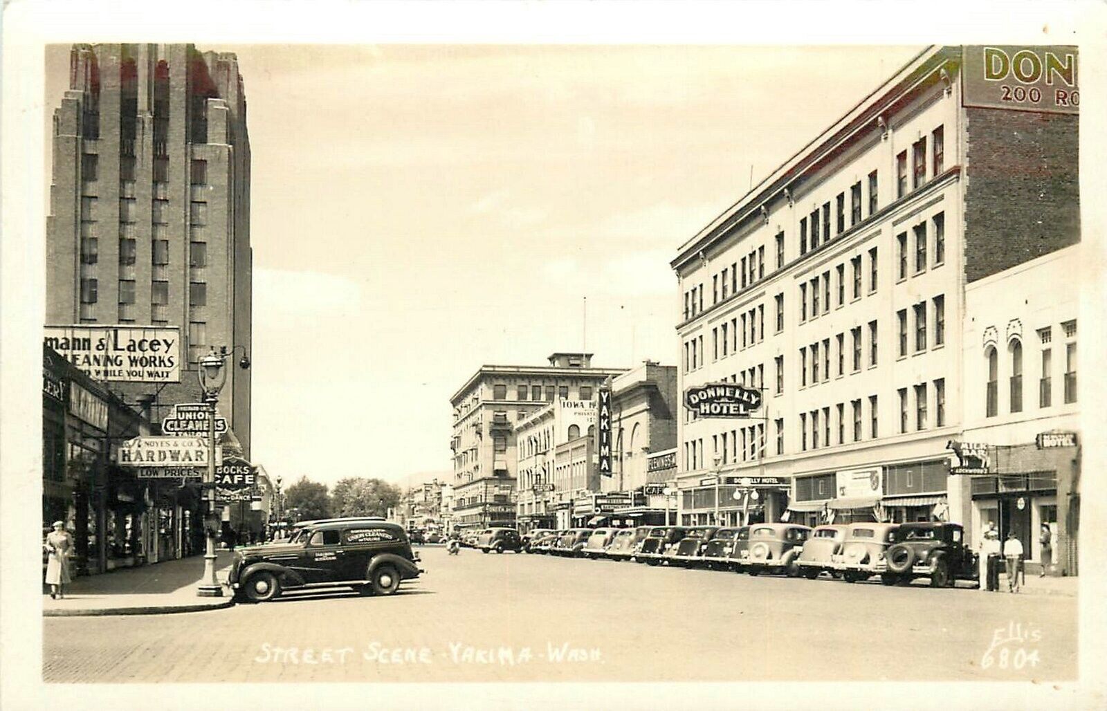 Postcard RPPC 1940s Washington Yakima Street Scene autos Ellis WA24-805