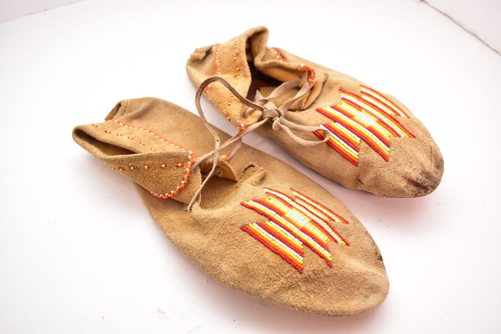 Vintage VERY NICE PAIR OF BEADED Native American SIOUX Indian MOCCASINS Shoes=