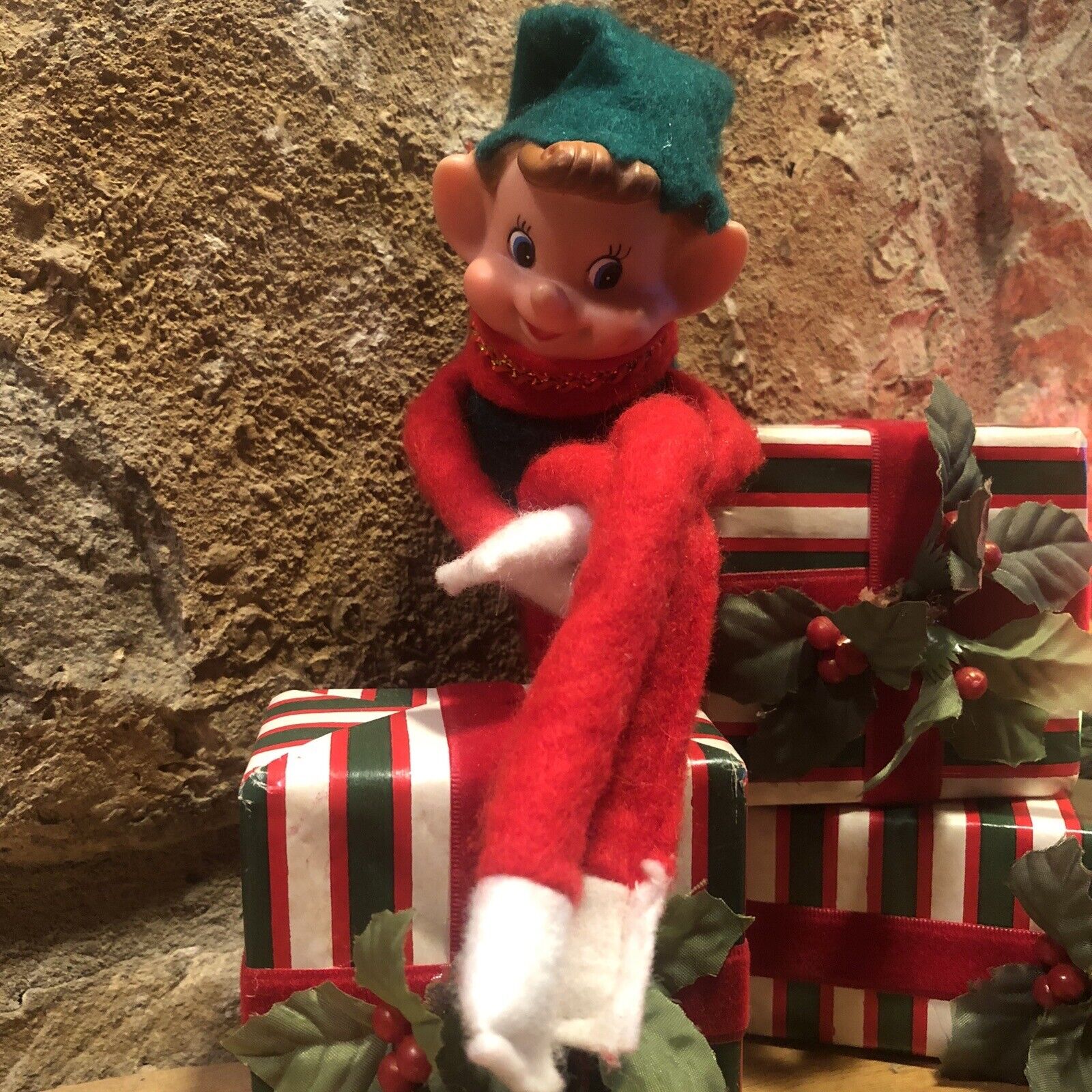 Vintage Christmas Pixie Elf Knee Hugger Green Red Felt Body Long Legs *flaw*