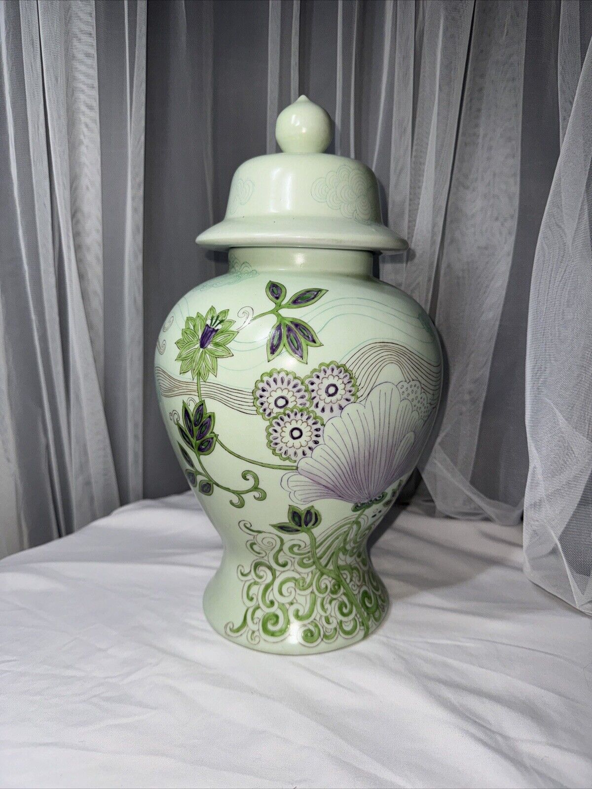 Fleur Chinois Seymour Mann Soft Green Lavender Large Ginger Jar Urn