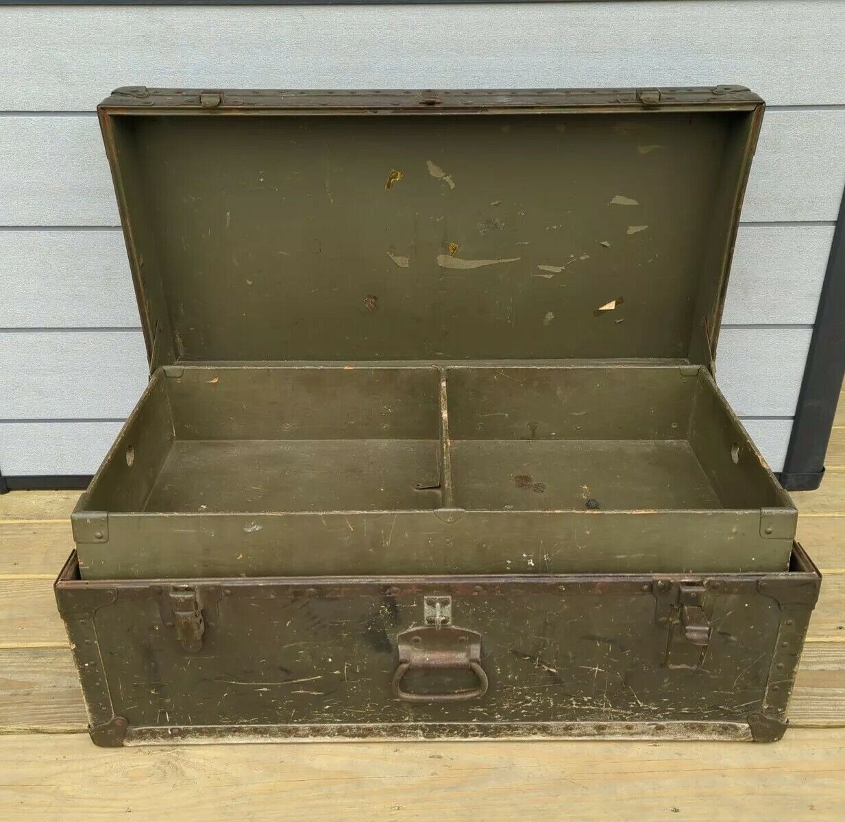 1947 Vintage Foot Locker Trunk WWII Era Authentic WITH TRAY FOR DISPLAY RESTORE