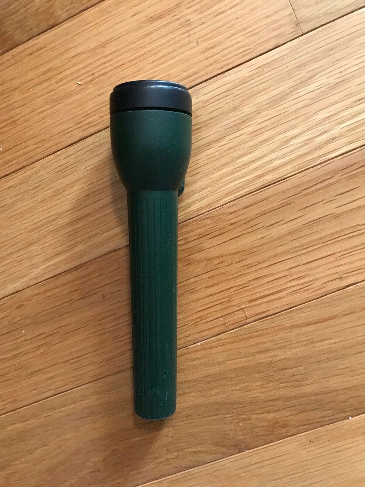 Vintage Coleman Outdoor Green Plastic Flashlight 5.75\