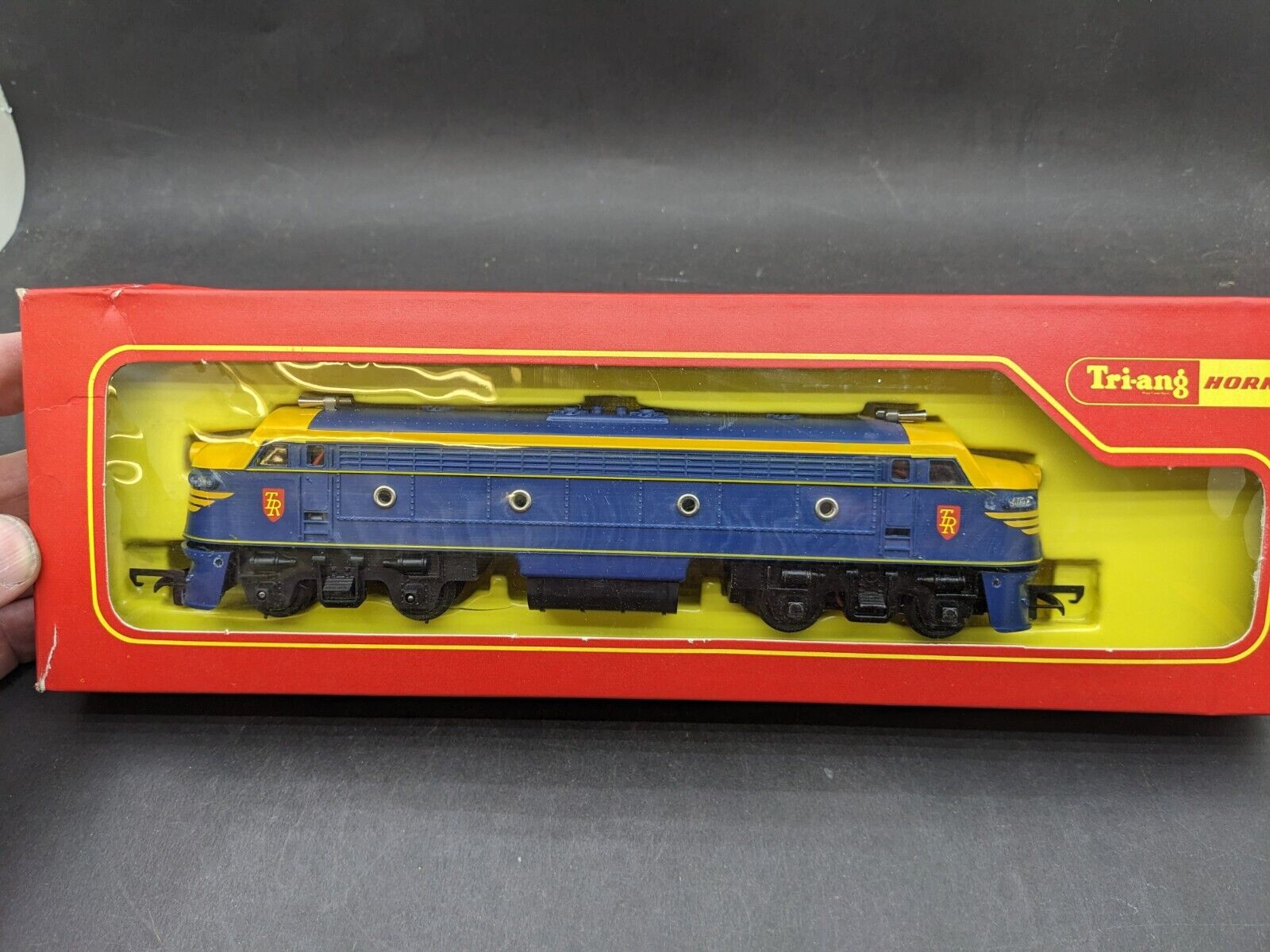 Triang hornby R159 transcontinental double ended diesel blue/yellow Mint in box