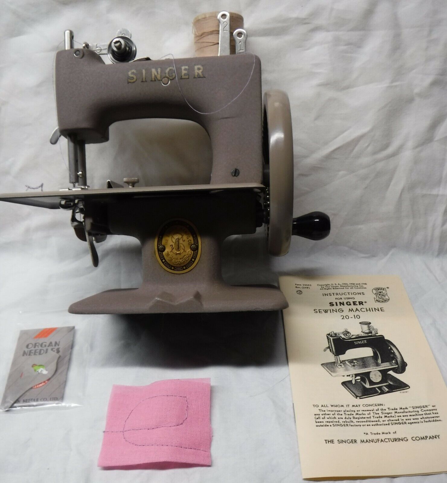 Excellent Little Singer SEWHANDY #20 Vintage 50's   Child's Sewing Machine