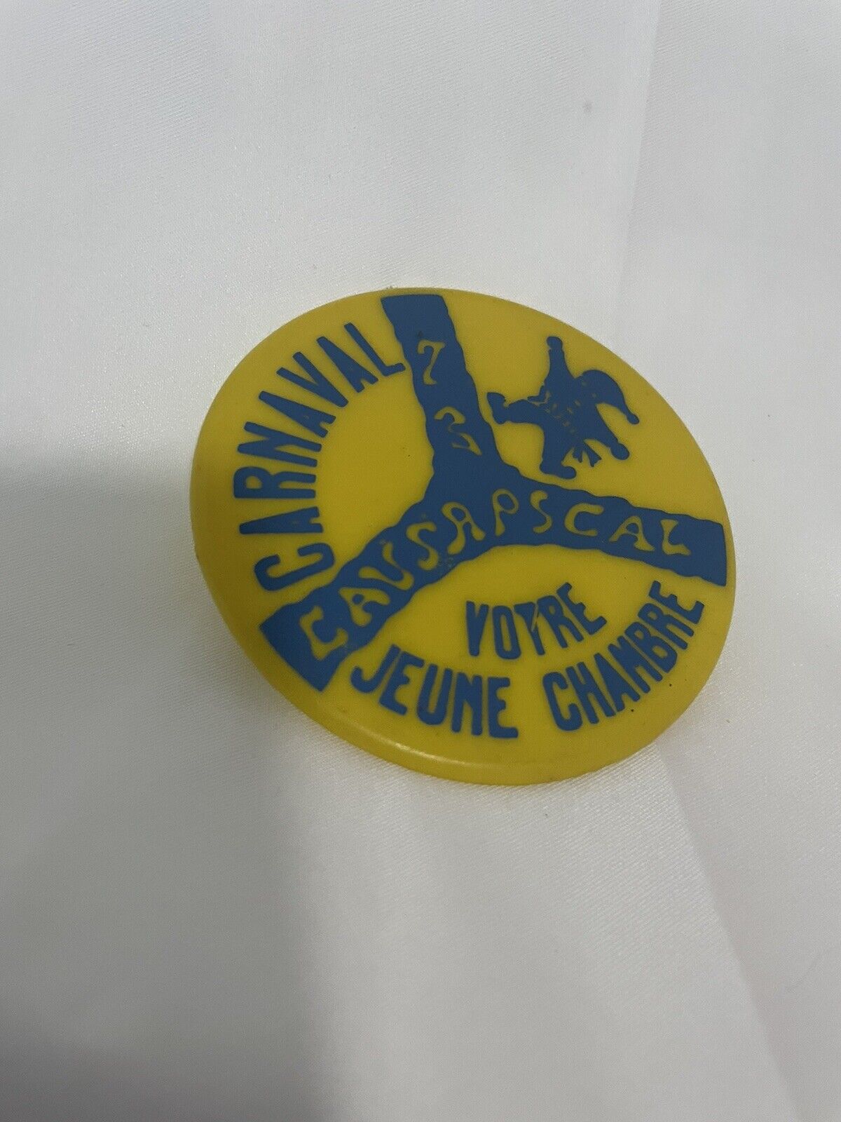 Vintage Carnival Plastic Votre Jeune Chambre Memorabilia Vintage Pin Button