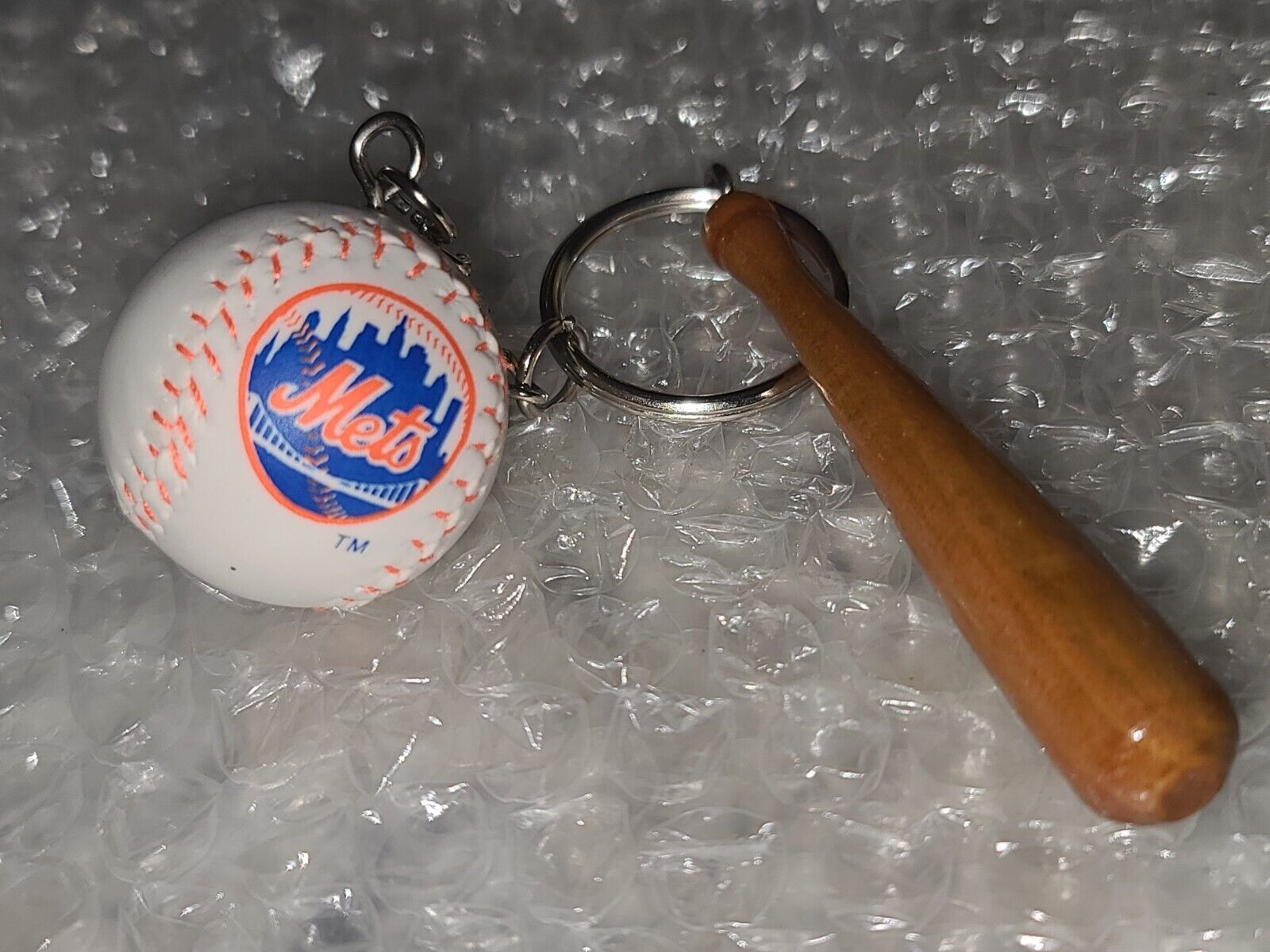 New York Mets Bat & Ball Keychain Vintage NY MLB