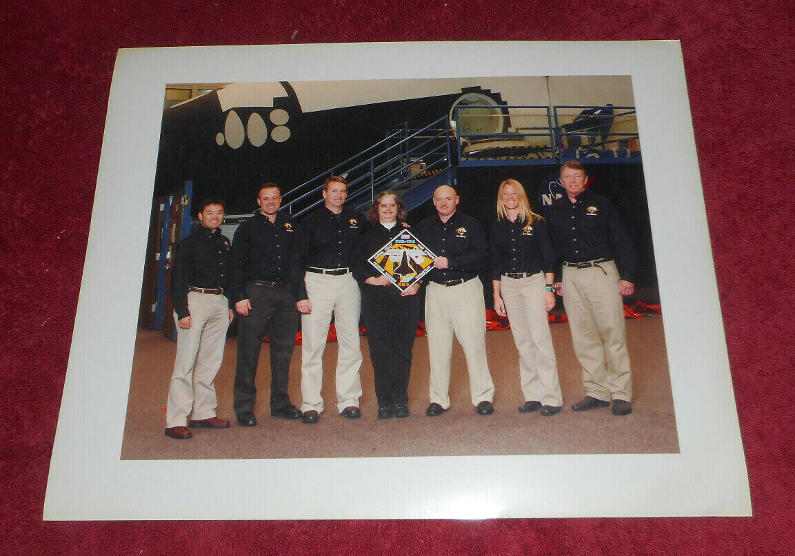 2008 NASA Photo STS-124 Space Shuttle Discovery Crew
