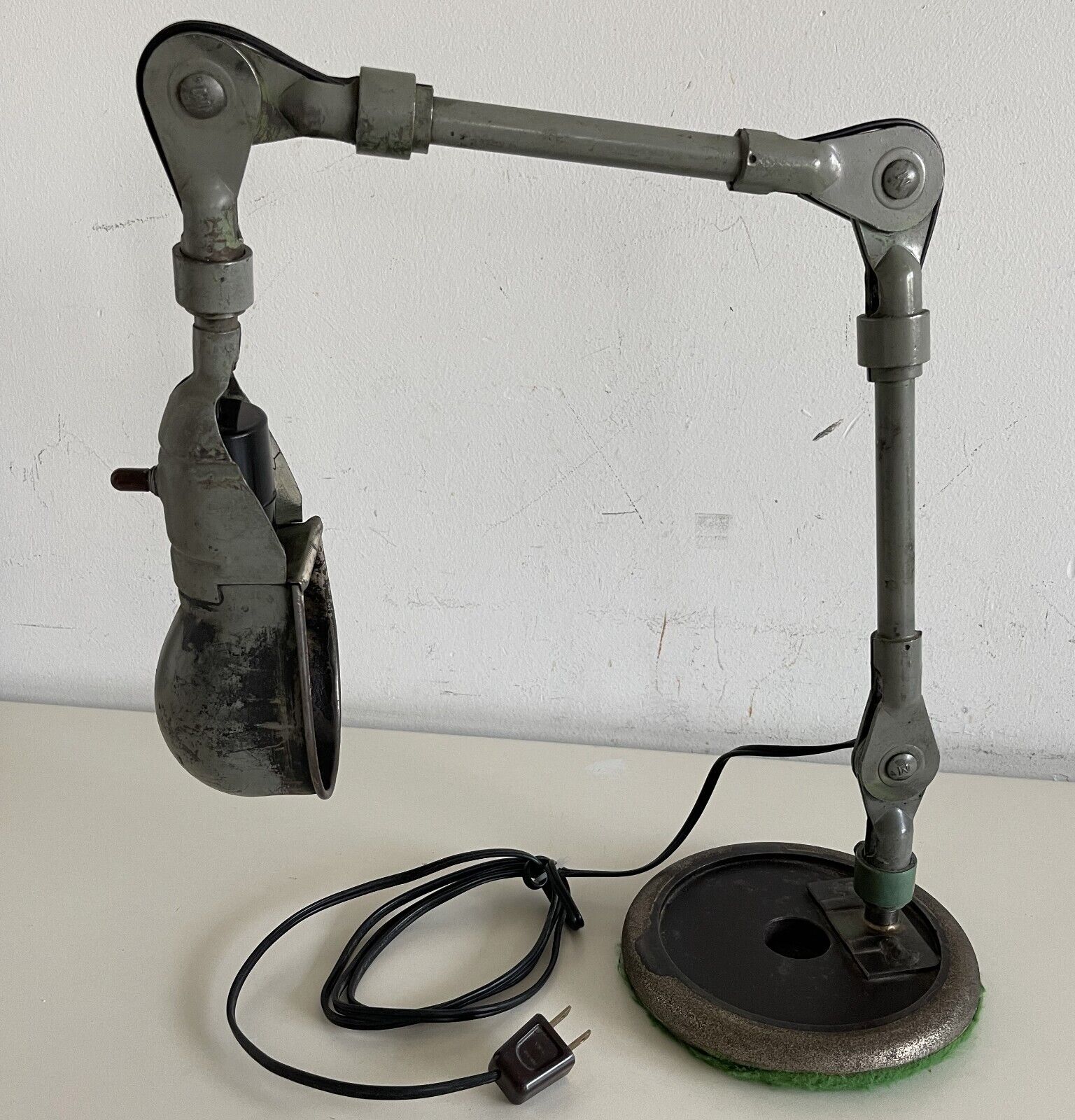 Old SDANDARU Stanley Industrial Magnifying Lamp Articulating Swing Arm Light