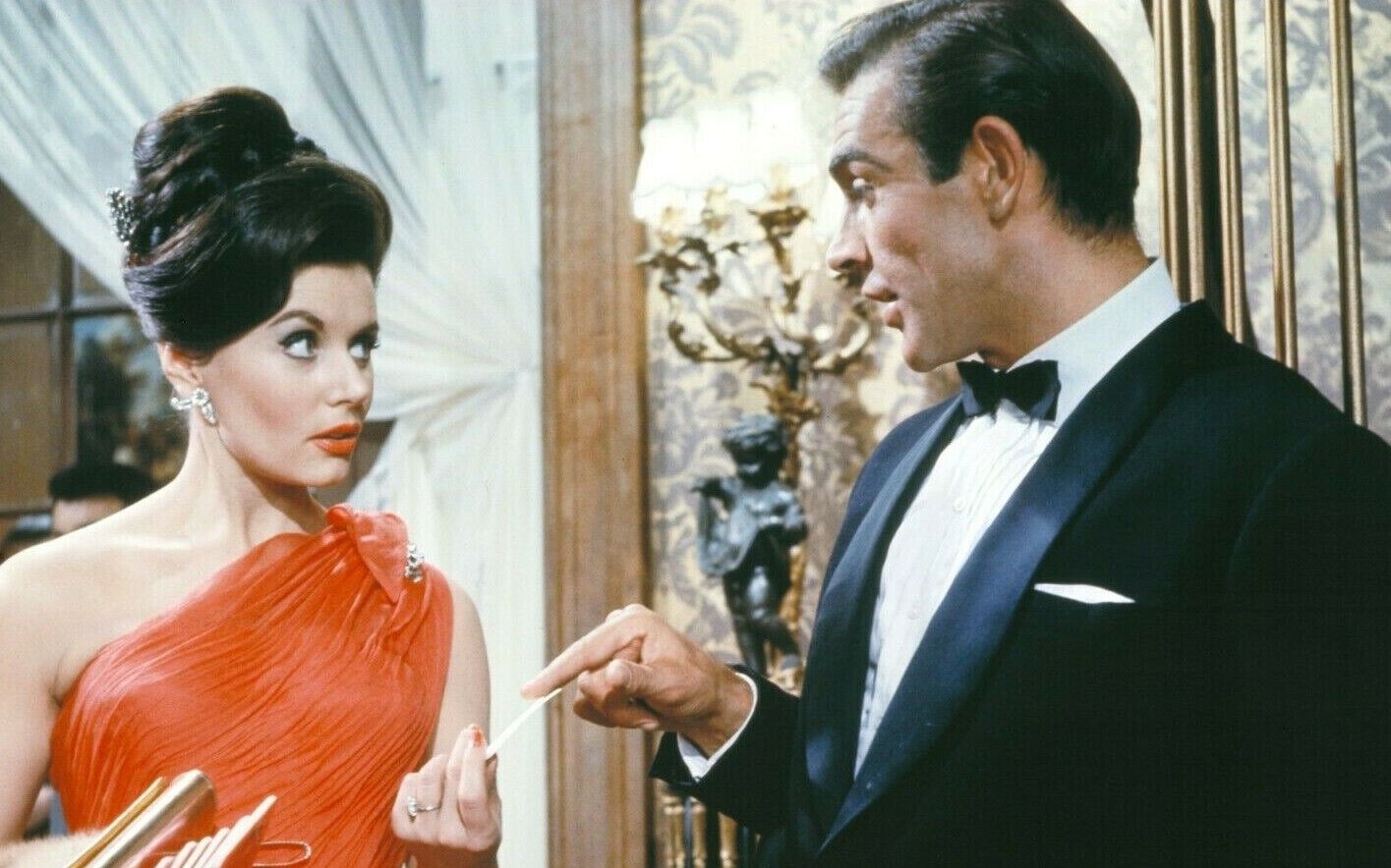 SEAN CONNERY  EUNICE GAYSON 1962 Bond Movie Dr. No Publicity Photo 13\