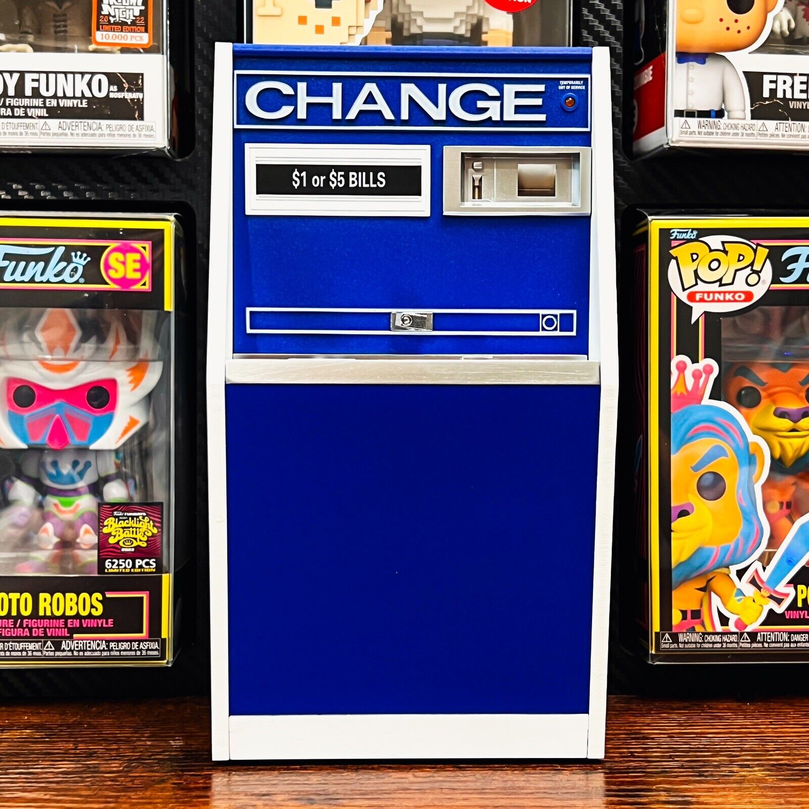 New Wave Toys 1/6 BLUE Change Machine/USB Charge Hub Replitronics Double Boxed
