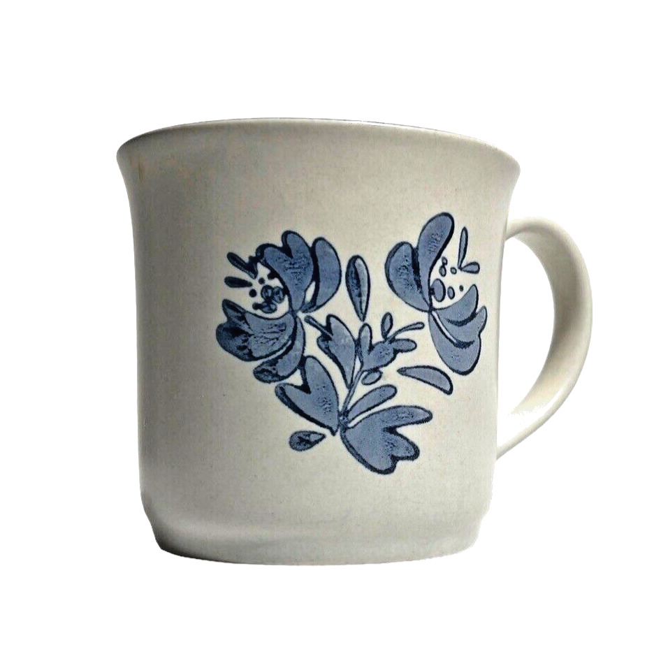 One Vtg Pfaltzgraff Yorktowne Coffee/Tea Mug Cup 10oz White & Blue Stoneware