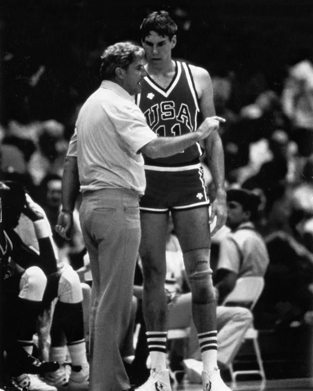 1985 Indiana Hoosier BOBBY KNIGHT 8X10 PHOTO PICTURE 22050700199