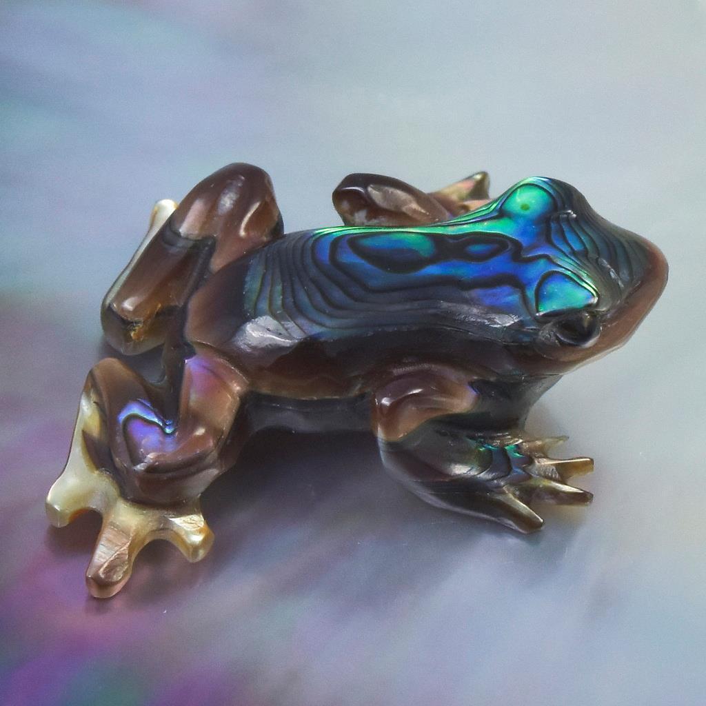 Curare Poison Arrow Frog Paua Abalone Black Mother-of-Pearl Shell Carving 5.43 g