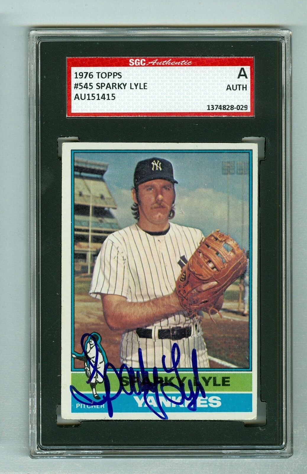 Sparky Lyle Autographed 1976 Topps Card #545 Yankees SGC Authentic Encased