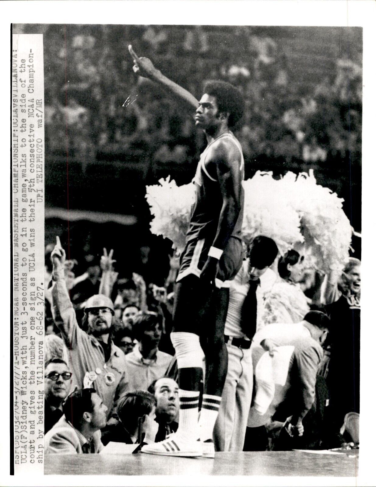 LD328 1971 Wire Photo SIDNEY WICKS UCLA BRUINS vs VILLANOVA WILDCATS BASKETBALL