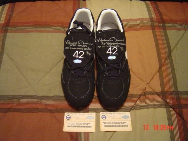 NEW YORK YANKEES MARIANO RIVERA SIGNED CAREER STATS #42 NIKE CLEATS STEINER 8/8